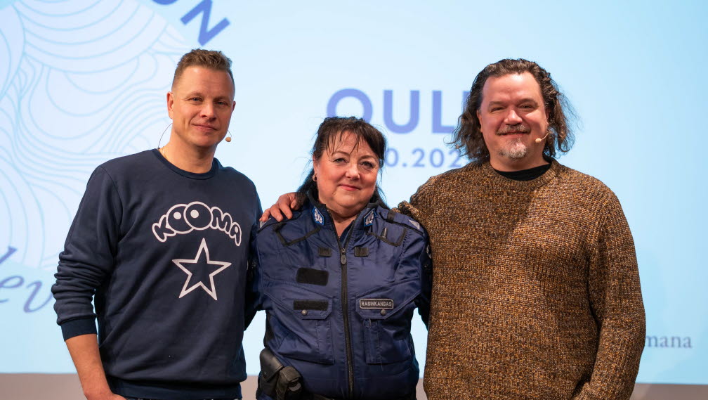 Puhujakolmikko Lasse Kukkonen, Merja Rasinkangas ja Tomi Kiilakoski. 