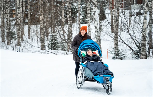 Hoitoringin ohjaaja ja poika