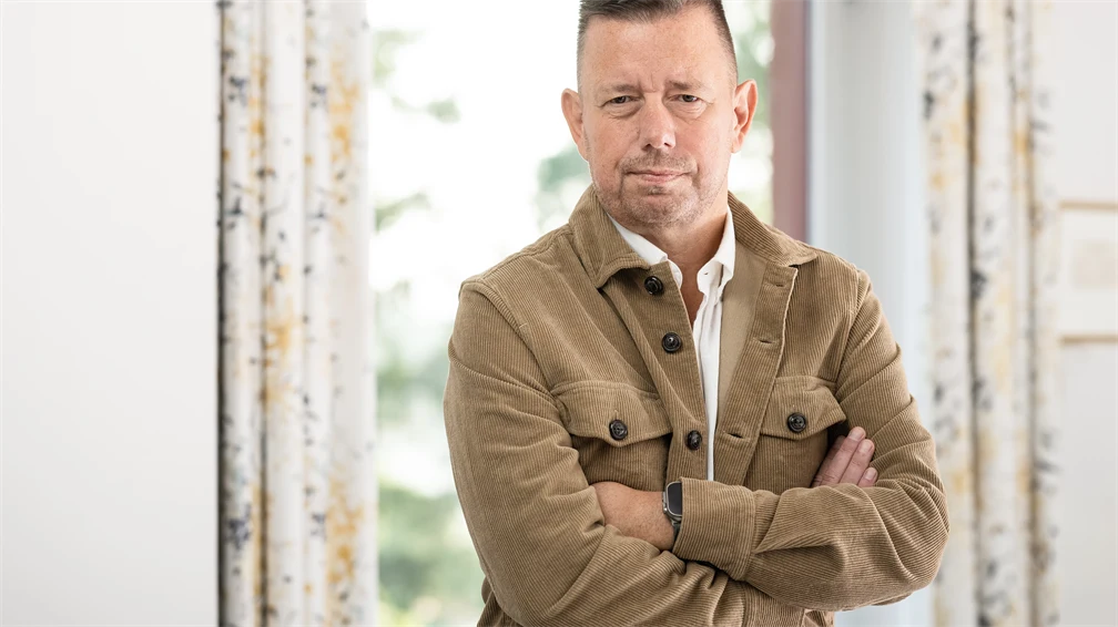 Det är orimligt att det ska ta så lång tid att agera mot den välfärdskriminalitet som är ett stort problem för personlig assistans. Regeringen har haft alla möjligheter att agera tidigare för att stoppa stölden av assistanspengar och de faror som assistansberättigade utsätts för av oseriösa aktörer och brottsliga individer, säger Hans Dahlgren, vd för Humana Assistans.